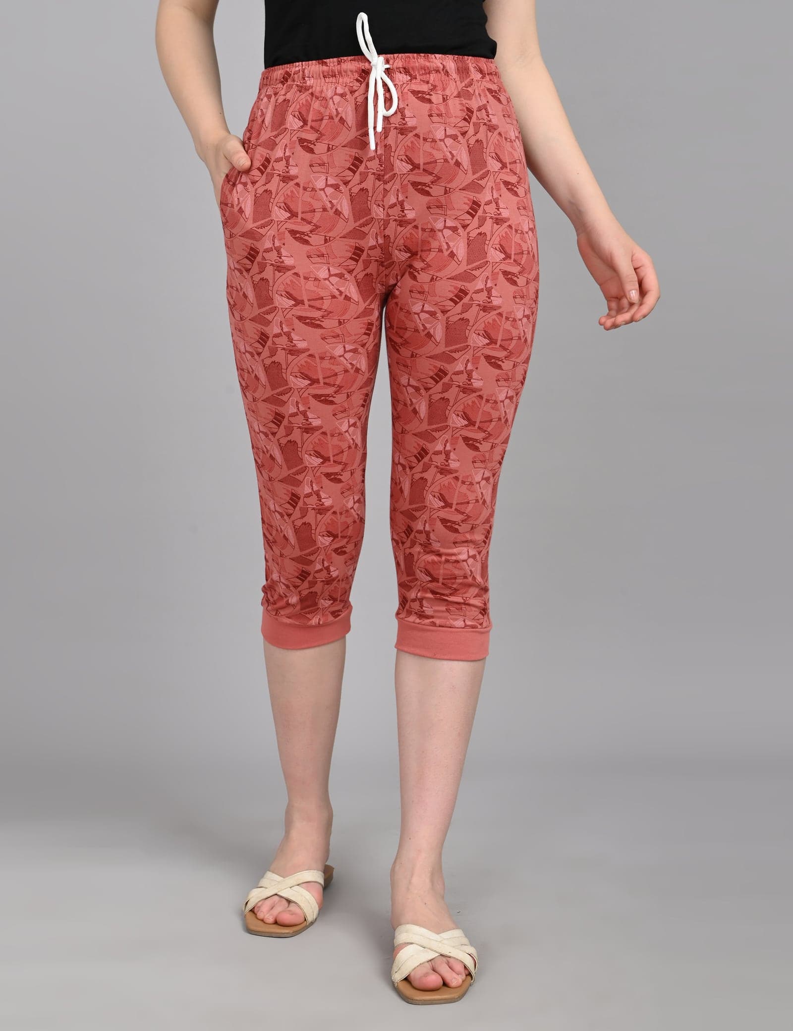 So Glamy coral printed capri shorts with pockets and drawstring
